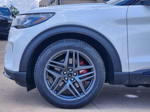 Star White 2026 Ford Explorer ST