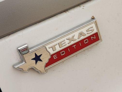 Oxford White 2024 Ford Expedition XLT