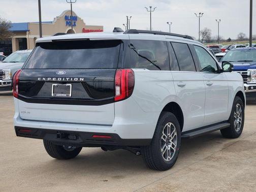 Space Silver 2026 Ford Expedition Active