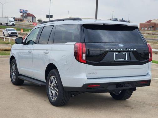 Space Silver 2026 Ford Expedition Active