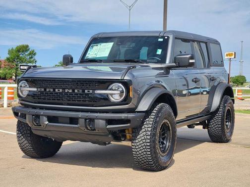Carbonized Gray Metallic 2024 Ford Bronco Badlands