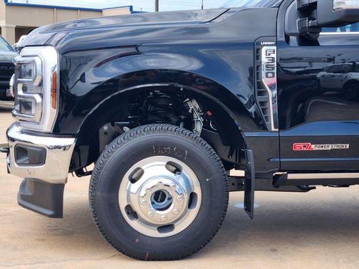 Agate Black Metallic 2026 Ford F-350 Lariat Super Duty