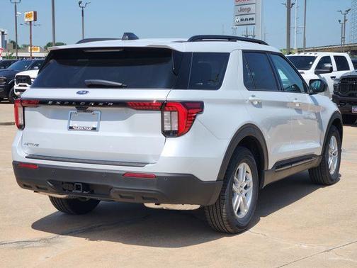 Space White Metallic 2026 Ford Explorer Active