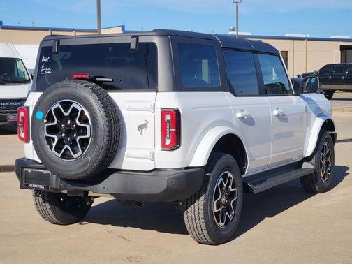 Oxford White 2025 Ford Bronco Outer Banks