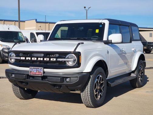 Oxford White 2025 Ford Bronco Outer Banks