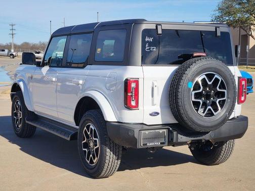 Oxford White 2025 Ford Bronco Outer Banks