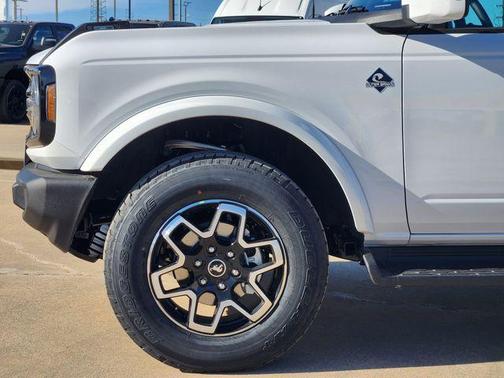 Oxford White 2025 Ford Bronco Outer Banks