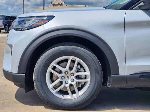 Space White Metallic 2026 Ford Explorer Active