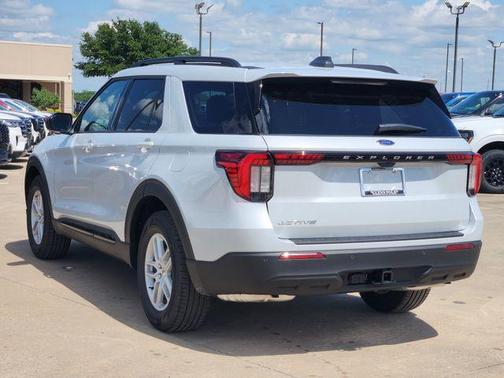 Space White Metallic 2026 Ford Explorer Active