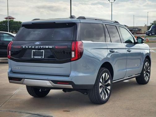 Glacier Gray Metallic 2026 Ford Expedition Platinum