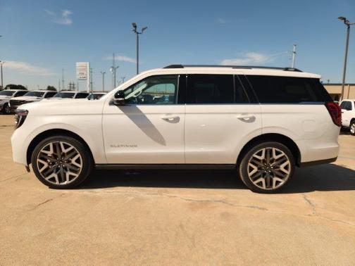 Star White 2027 Ford Expedition Platinum