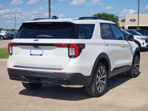Star White 2026 Ford Explorer ST-Line
