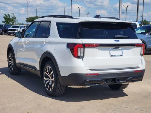Star White 2026 Ford Explorer ST-Line