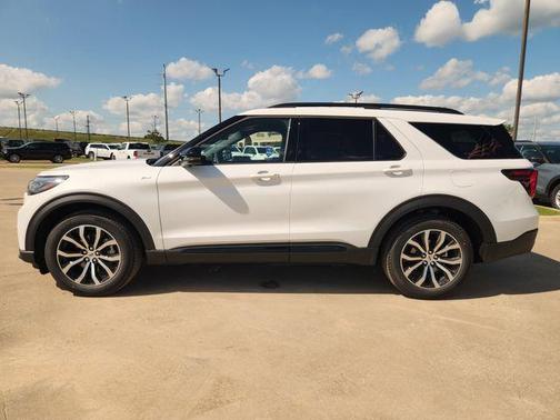 Star White 2026 Ford Explorer ST-Line