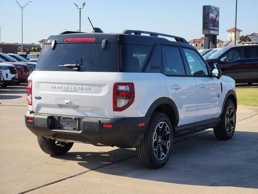 Oxford White 2025 Ford Bronco Sport Outer Banks