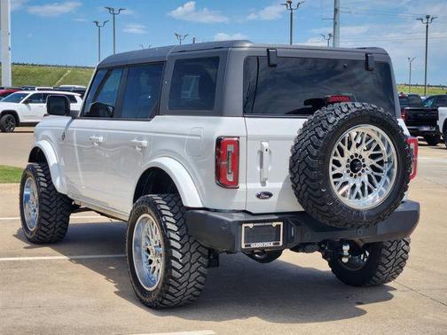 Oxford White 2024 Ford Bronco Outer Banks