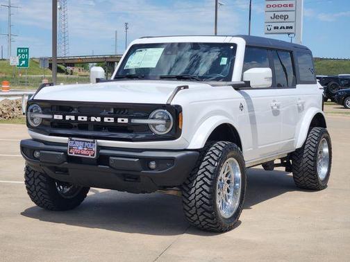 Oxford White 2024 Ford Bronco Outer Banks