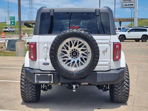 Oxford White 2024 Ford Bronco Outer Banks