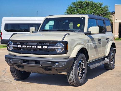 Desert Sand 2026 Ford Bronco Outer Banks
