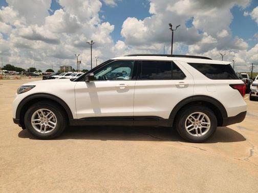 Star White 2026 Ford Explorer Active