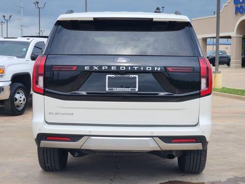 Star White 2025 Ford Expedition Platinum