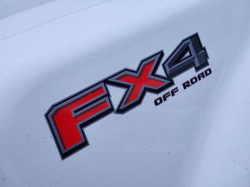 Star White 2024 Ford F-350 Lariat Super Duty