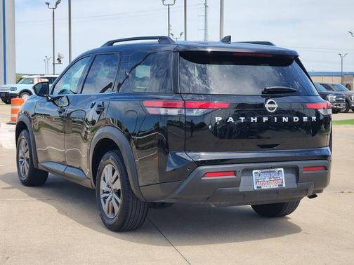 Super Black 2025 Nissan Pathfinder SV