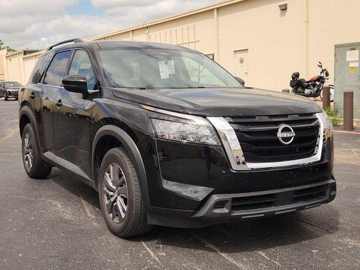 Super Black 2025 Nissan Pathfinder SV