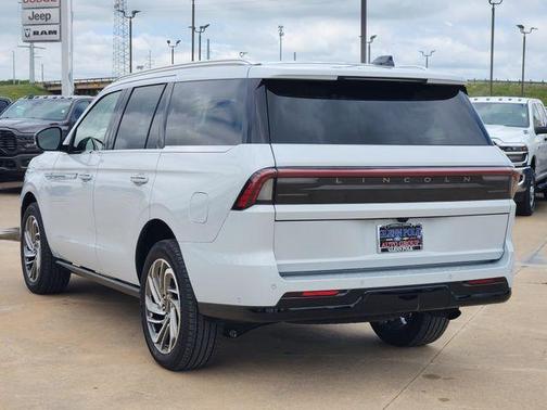 Crystal White Metallic 2025 Lincoln Navigator Reserve