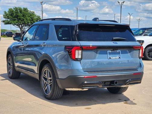 Agate Black Metallic 2026 Ford Explorer ST-Line