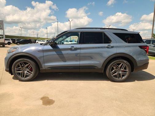 Agate Black Metallic 2026 Ford Explorer ST-Line