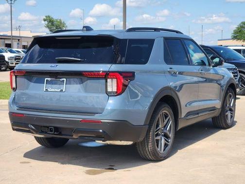 Agate Black Metallic 2026 Ford Explorer ST-Line
