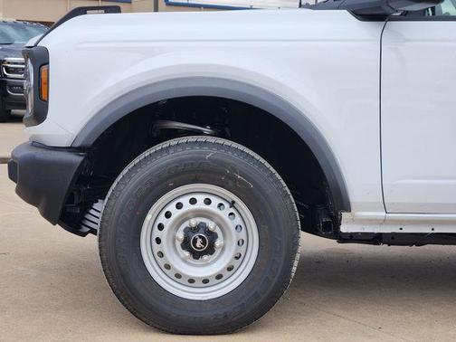 Oxford White 2025 Ford Bronco Base