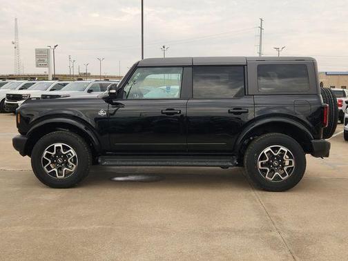 Shadow Black 2025 Ford Bronco Outer Banks