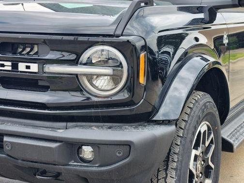 Shadow Black 2025 Ford Bronco Outer Banks