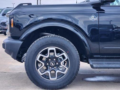 Shadow Black 2025 Ford Bronco Outer Banks