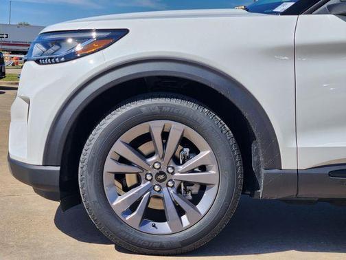 Star White 2026 Ford Explorer Active