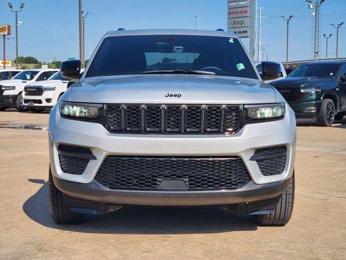 Silver Zynith 2025 Jeep Grand Cherokee Laredo