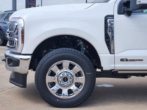 Star White 2026 Ford F-350 Lariat Super Duty