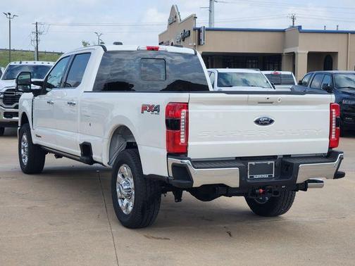 Star White 2026 Ford F-350 Lariat Super Duty
