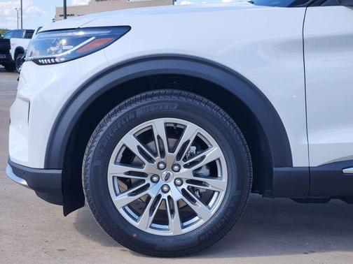 Star White 2026 Ford Explorer Platinum