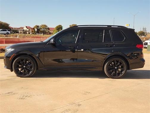 2022 BMW X7 M50i