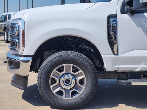 Oxford White 2026 Ford F-250 Lariat