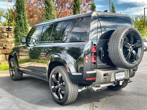 2025 Land Rover Defender P500 X-Dynamic SE