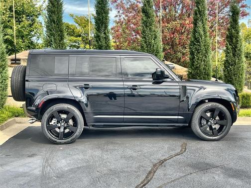 2025 Land Rover Defender P500 X-Dynamic SE