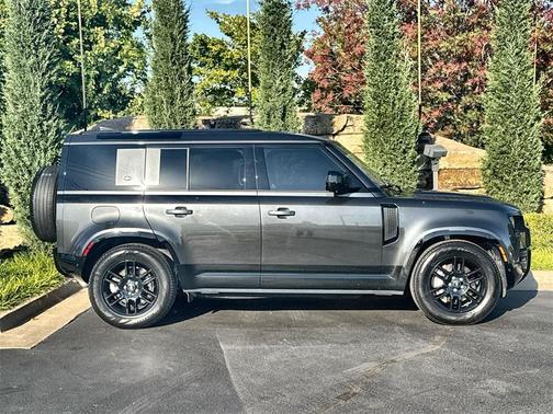 2024 Land Rover Defender P400 X-Dynamic SE