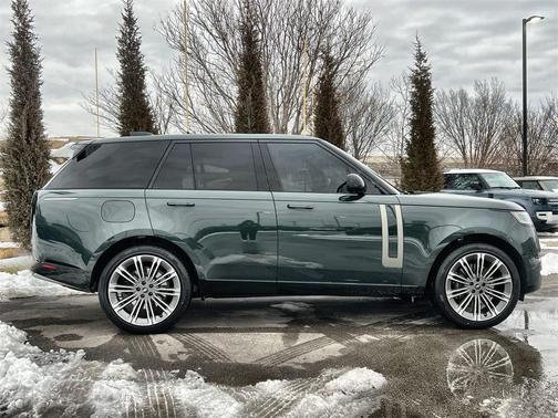 2025 Land Rover Range Rover P530 SE