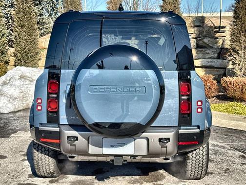 2025 Land Rover Defender P400 X-Dynamic SE