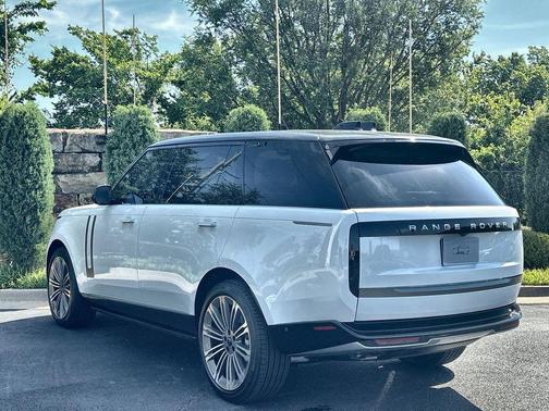 Fuji White 2026 Land Rover Range Rover P530 SE 7 Seat