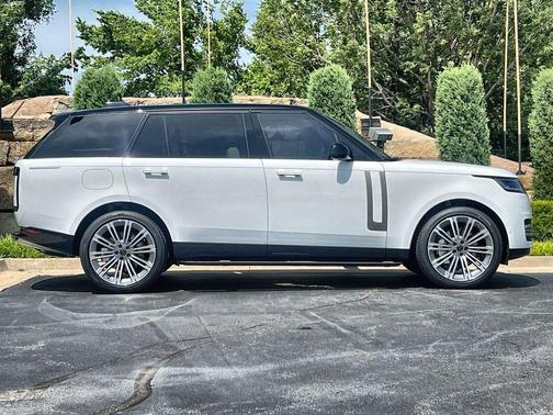 Fuji White 2026 Land Rover Range Rover P530 SE 7 Seat